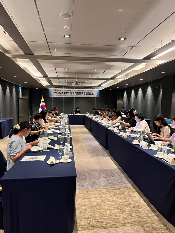 ‘2025 상반기 경기직업교육발전협의회’를 열고 직업계고 학생의 성공적 사회 진출과 지속 가능한 직업교육 발전 방안을 논의 중이다, 사진 / 경기도교육청 제공