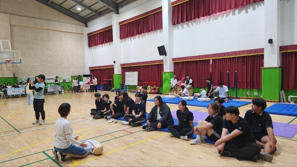 백령도와 대청도에서 ‘의료봉사형 사제동행 인천섬에듀투어’를 운영 중이다, 사진 / 인천광역시교육청 제공