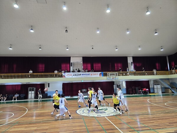  ‘2025 교육감배 하이스타 농구대회’ 고등부 5대5 리그를 진행 중이다, 사진 / 인천광역시교육청 제공