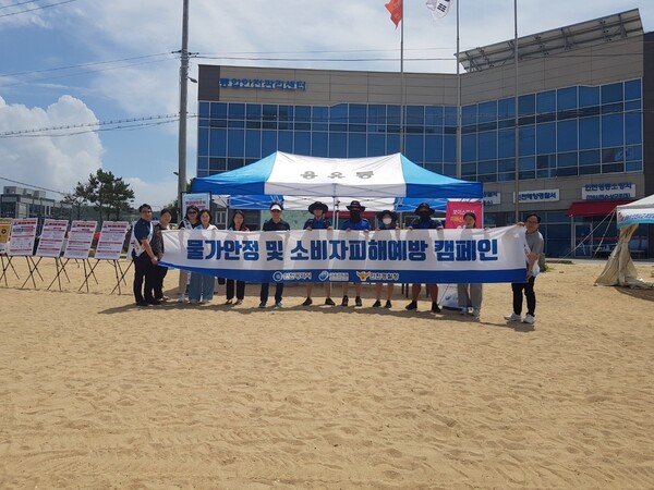 바가지요금 근절을 위한 ‘물가 합동점검 및 캠페인’을 기념하는 사진을 촬영 중이다, 사진 / 인천광역시청 제공