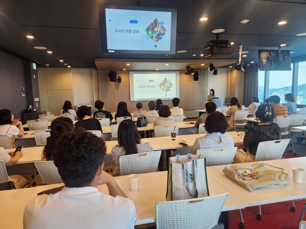 교원 37명을 대상으로 ‘결빛나래 교원성장학교 3기 인사이트 투어’를 운영 중이다, 사진 / 인천동부교육지원청 제공