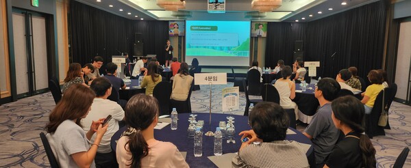 제주에서 초등 수업 혁신 워크숍 ‘폭싹 수업수다’를 운영 중이다, 사진 / 인천광역시교육청 제공