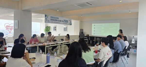 위기 학생에 대한 지원 방안을 논의하는 간담회를 진행 중이다, 사진 / 인천남부교육지원청 제공