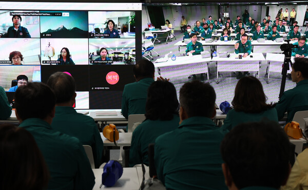 '2025 을지연습'을 맞아, 예상치 못한 비상 상황에 신속하게 대응할 수 있는 '논의 구조 훈련'의 중요성을 역설하는 중이다, 사진 / 경기도교육청 제공