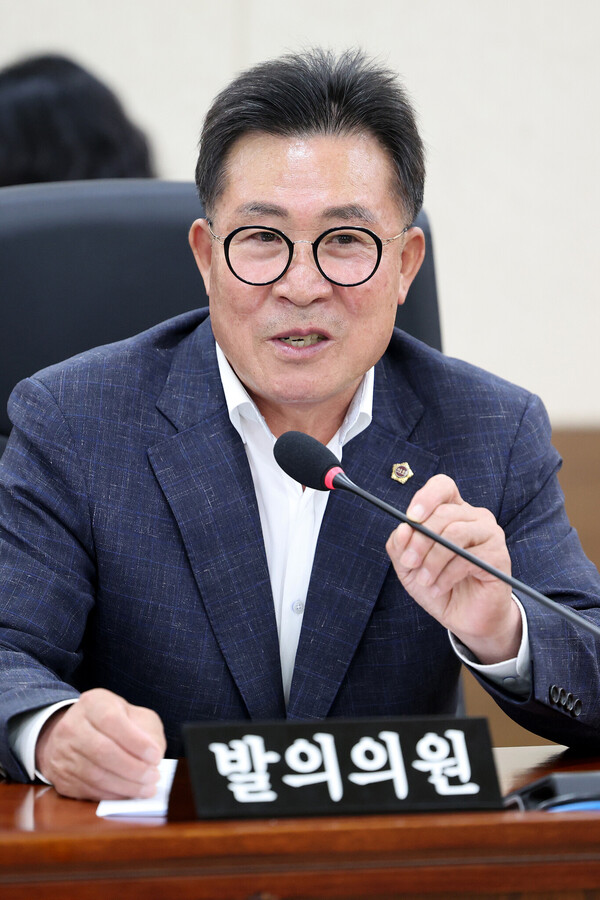 인천광역시의회 건설교통위원회에서 김종득 의원이 발의 중이다, 사진 / 인천광역시의회 제공