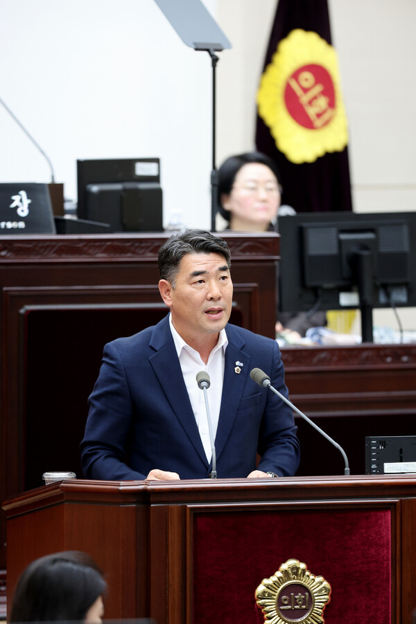 인천광역시의회 행정안전위원회 소속 김명주 의원이 발언을 하고 있다, 사진 / 인천광역시의회 제공