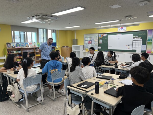 '청솔랭귀지스쿨 공유학교' 준비를 시범 운영 중이다, 사진 / 경기도교육청국제교육원 제공