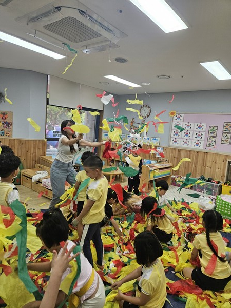 문화예술 체험 기회를 제공하는 ‘아하! 찾아가는 예술놀이터’를 운영 중이다, 사진 / 경기도교육청북부유아체험교육원 제공
