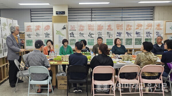 강좌에 참여하고 있는 수강생들의 모습