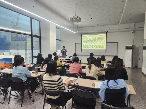 고교학점제 교과전담 순회교사의 전문성 향상을 위한 역량 강화 워크숍을 진행 중이다, 사진 / 인천광역시교육청 제공
