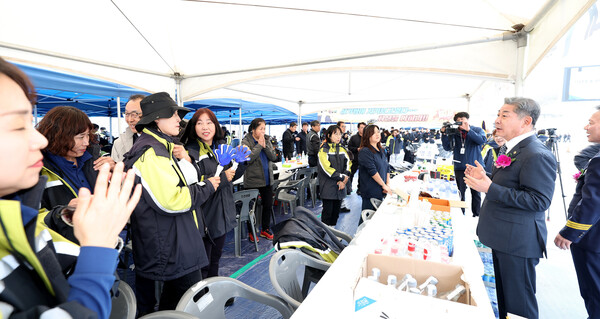 '2025년 인천광역시 의용소방대 소방기술경연대회'에 참석해 의용소방대원의 헌신과 열정에 깊은 감사와 지지를 보냈다, 사진 / 인천광역시의회 제공