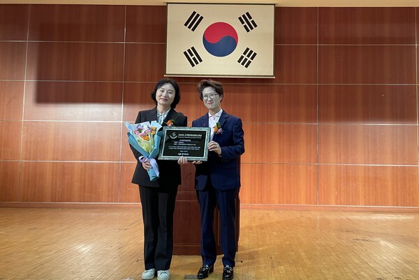 중부일보 주관 ‘2025 고객만족 브랜드 대상’ 시상식에서 인천형 출생정책 ‘아이플러스(i+) 드림(dream)’으로 출산정책 부문 대상을 수상했다, 사진 / 인천광역시청 제공