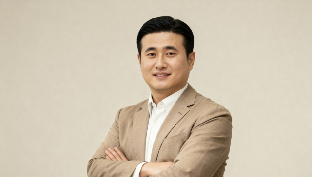 복재성 명예회장(사진)은 투자보다 먼저 배워야 할 기본 금융 감각이 경제적 자립을 좌우한다고 말한다, 사진 / 세이브월드 제공